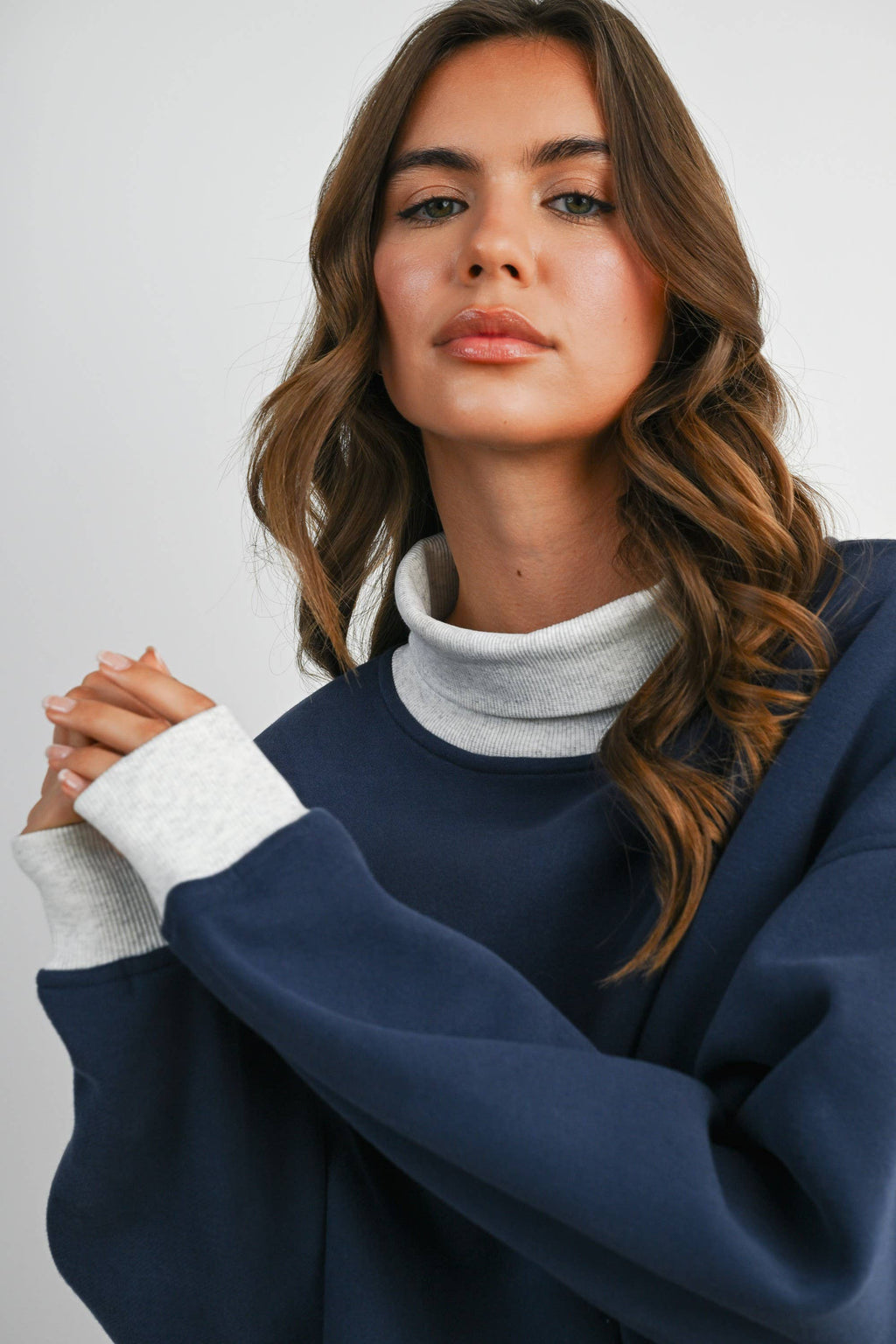 Cozy Contrast Turtleneck Sweatshirt-BMT8577