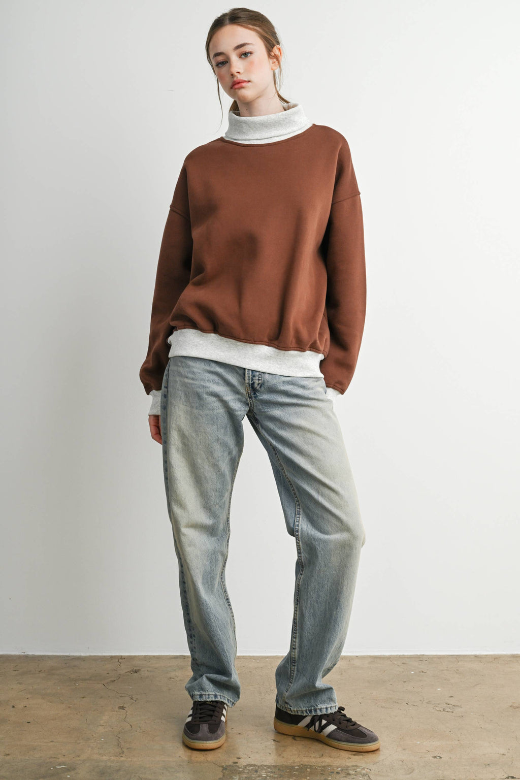 Cozy Contrast Turtleneck Sweatshirt-BMT8577