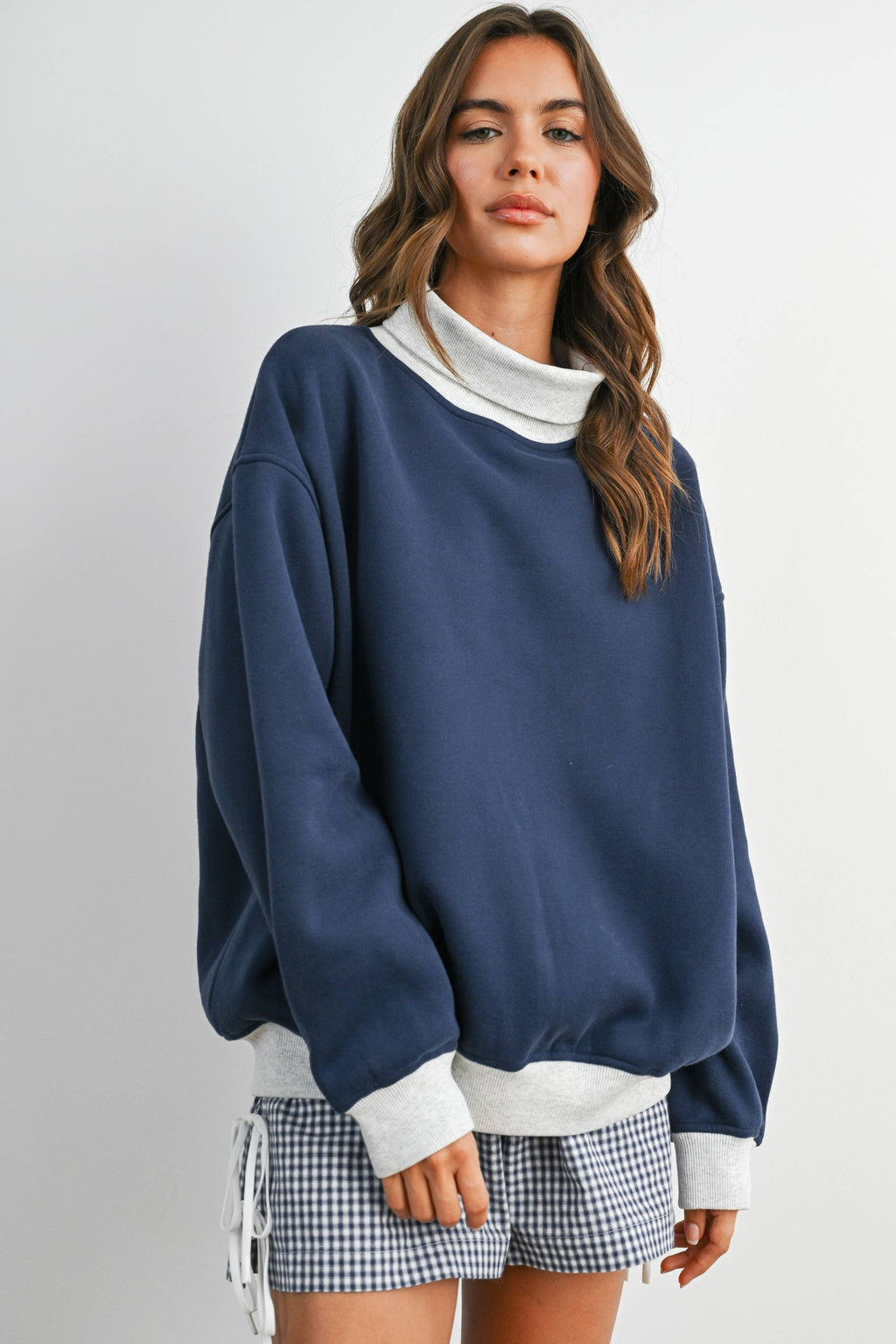 Cozy Contrast Turtleneck Sweatshirt-BMT8577