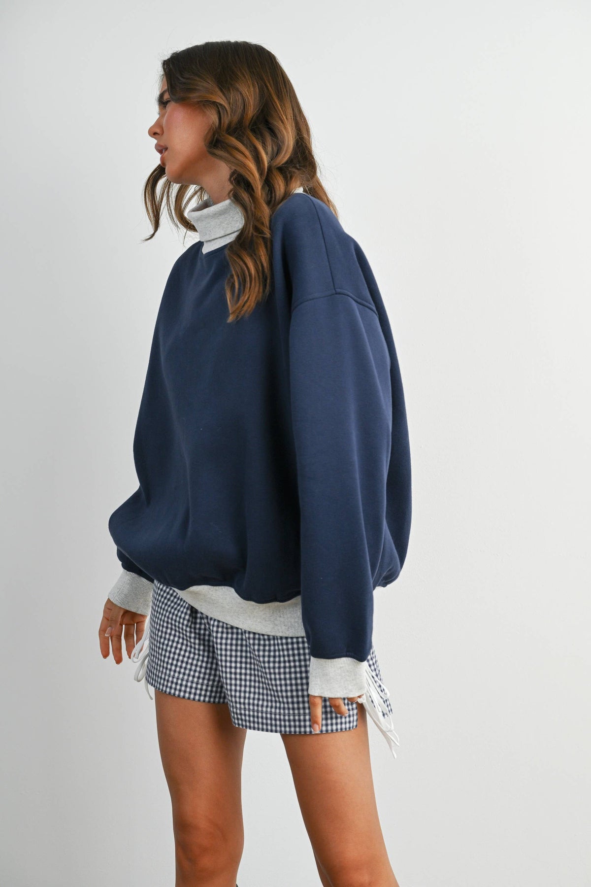 Cozy Contrast Turtleneck Sweatshirt-BMT8577