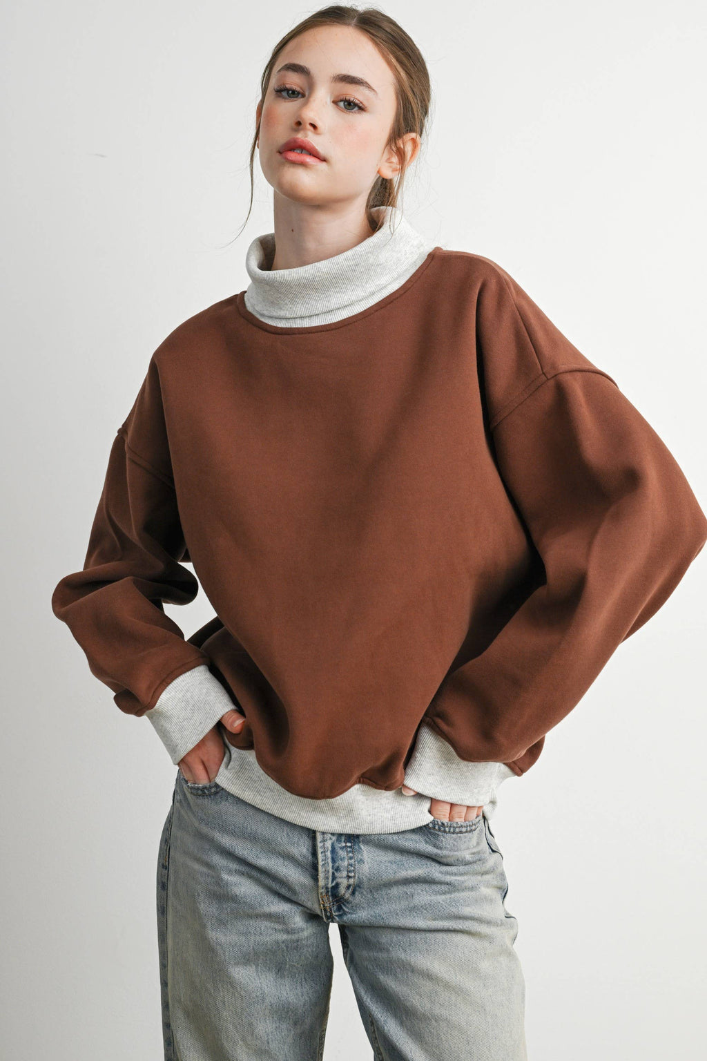 Cozy Contrast Turtleneck Sweatshirt-BMT8577