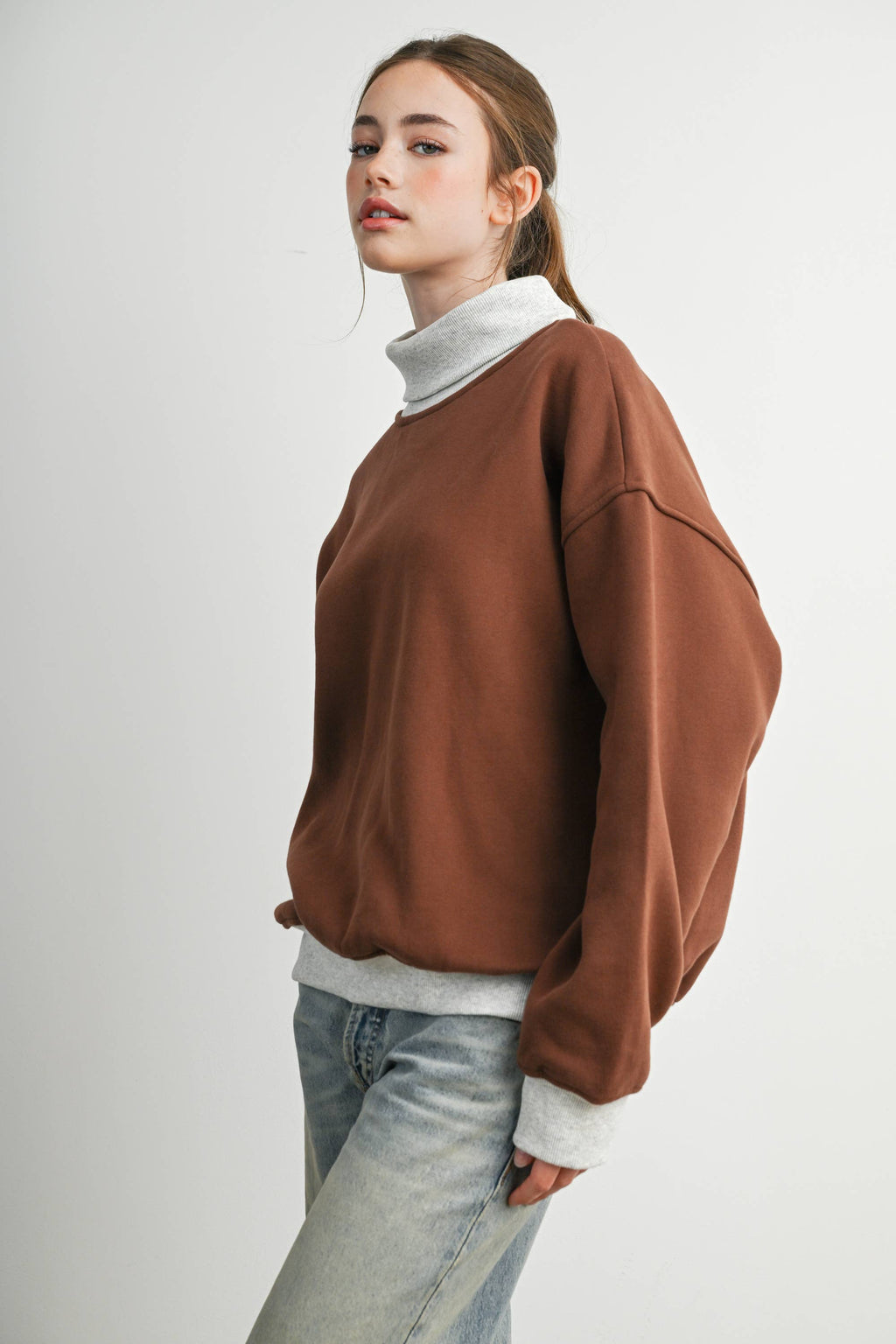 Cozy Contrast Turtleneck Sweatshirt-BMT8577
