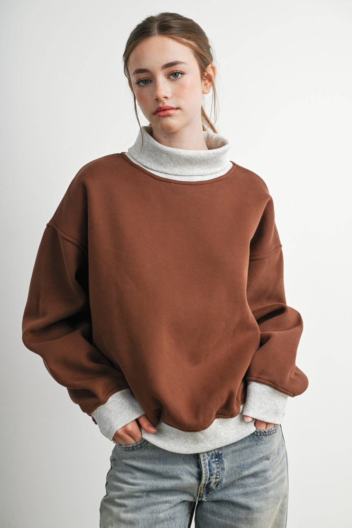 Cozy Contrast Turtleneck Sweatshirt-BMT8577
