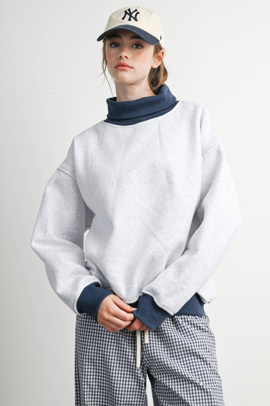 Cozy Contrast Turtleneck Sweatshirt-BMT8577