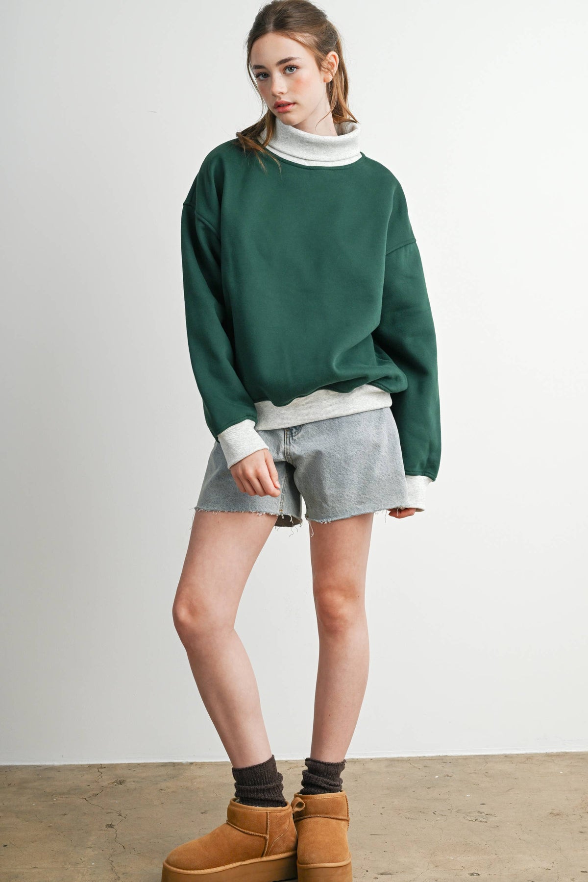Cozy Contrast Turtleneck Sweatshirt-BMT8577